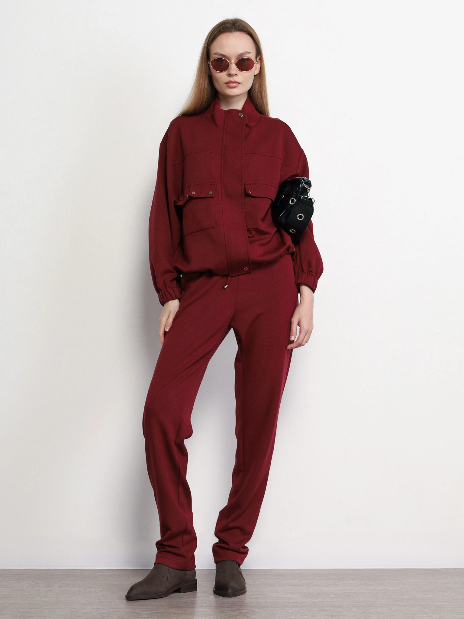 Брюки трикотажные бордового цвета с эластичным поясом